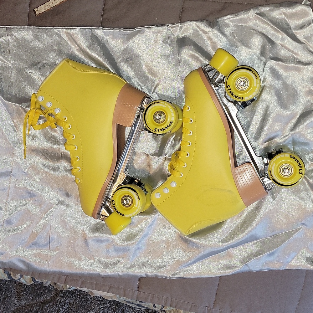 C7 ROLLER SKATES!